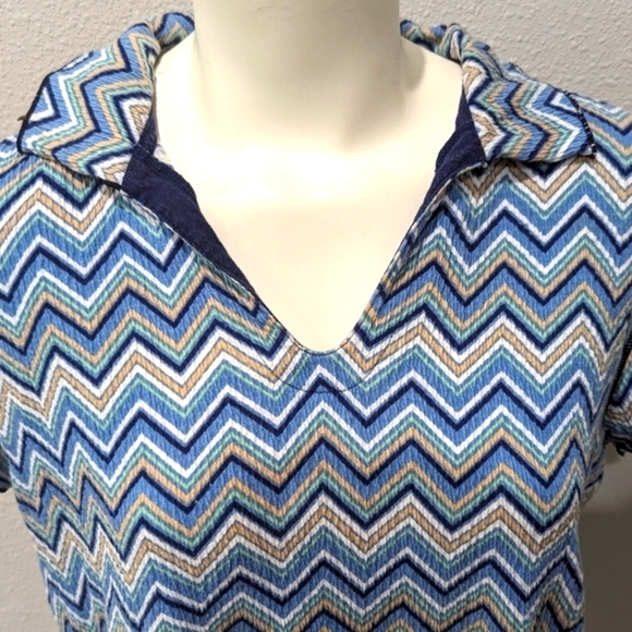Brisas v neck collared top with blue and tan zig zag design, sz large - Picture 3 of 9